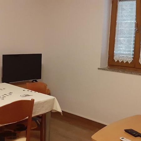 Kelk Loznati Apartment Luaran gambar