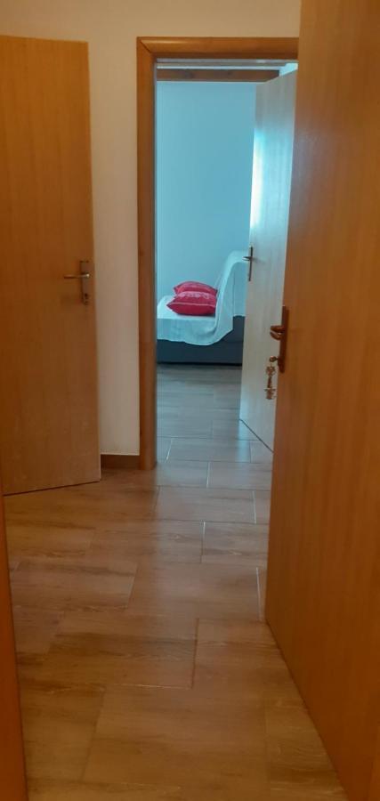 Kelk Loznati Apartment Luaran gambar