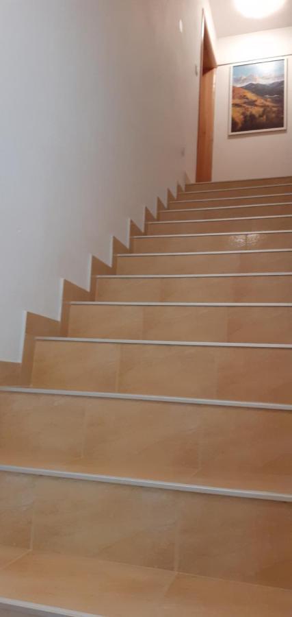 Kelk Loznati Apartment Luaran gambar