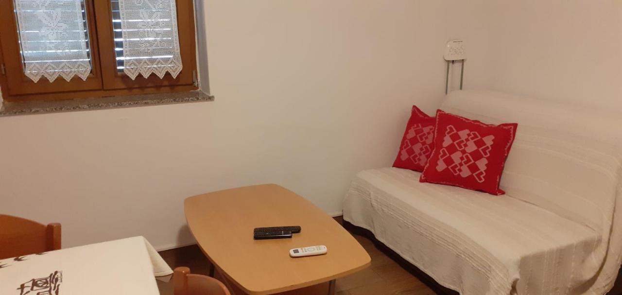 Kelk Loznati Apartment Luaran gambar